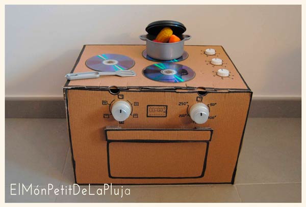cocina infantil casera con caja de carton